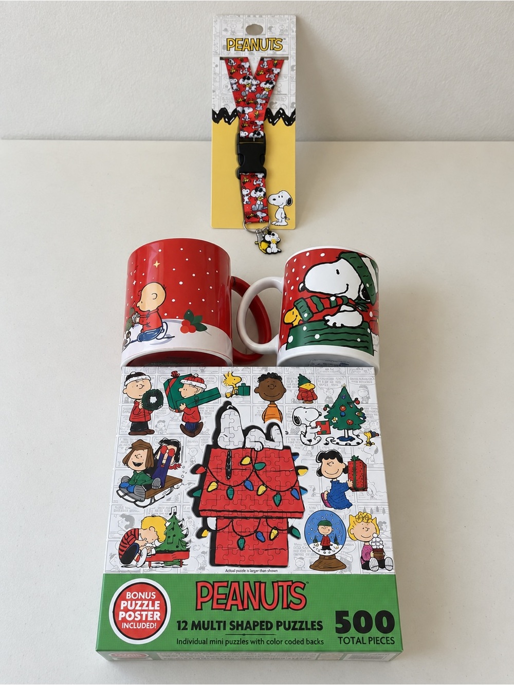 Peanuts Snoopy Christmas Family Night Gift Set – 500pc Puzzle, 2 Mugs & Lanyard